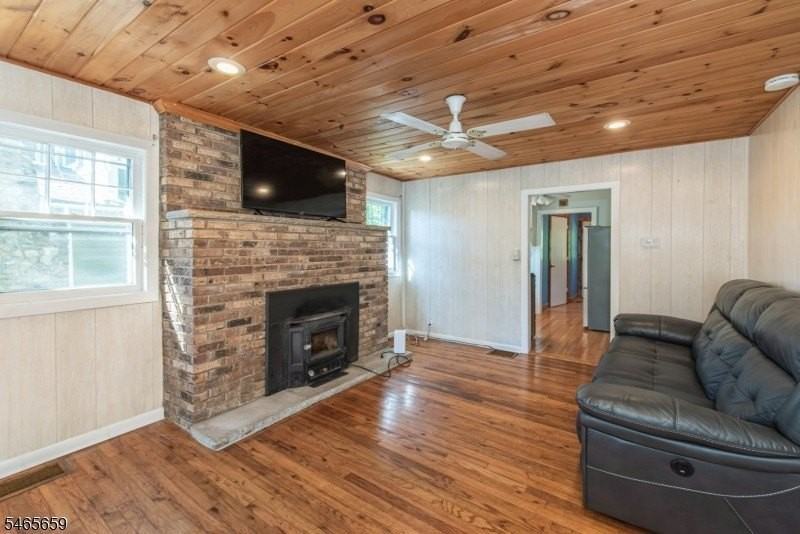 29 Lake Rd - Photo 4 of 25
