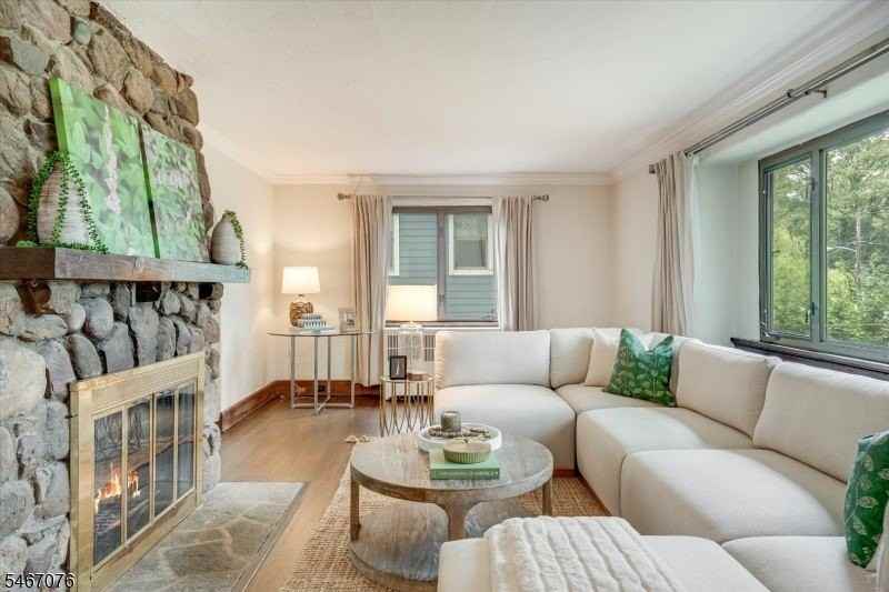 43 Pine St - Photo 5 of 40