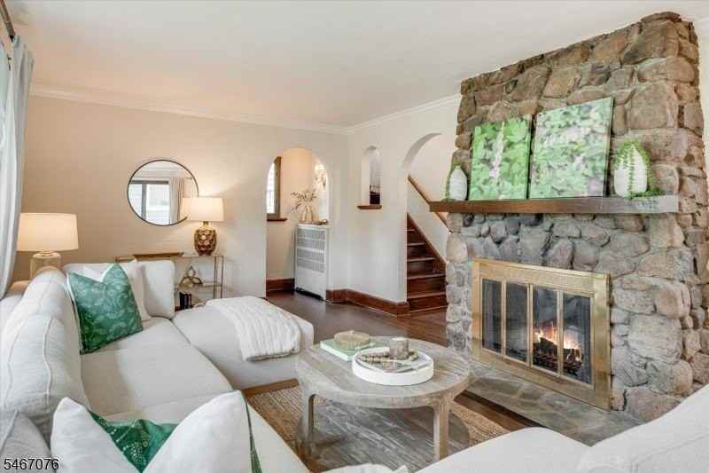 43 Pine St - Photo 7 of 40