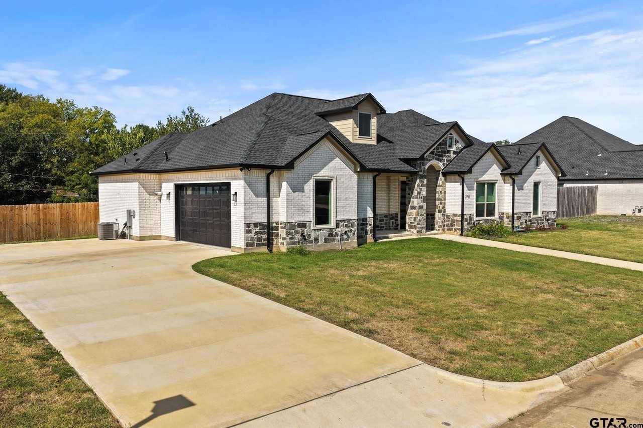 2705 Stone Briar - Photo 2 of 42