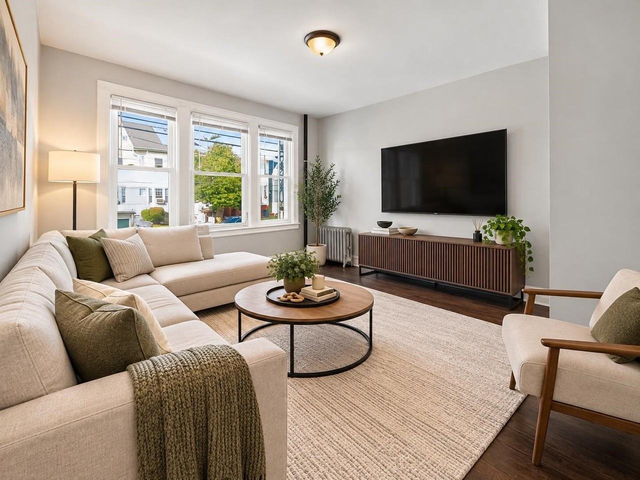 86 W 45th St #1