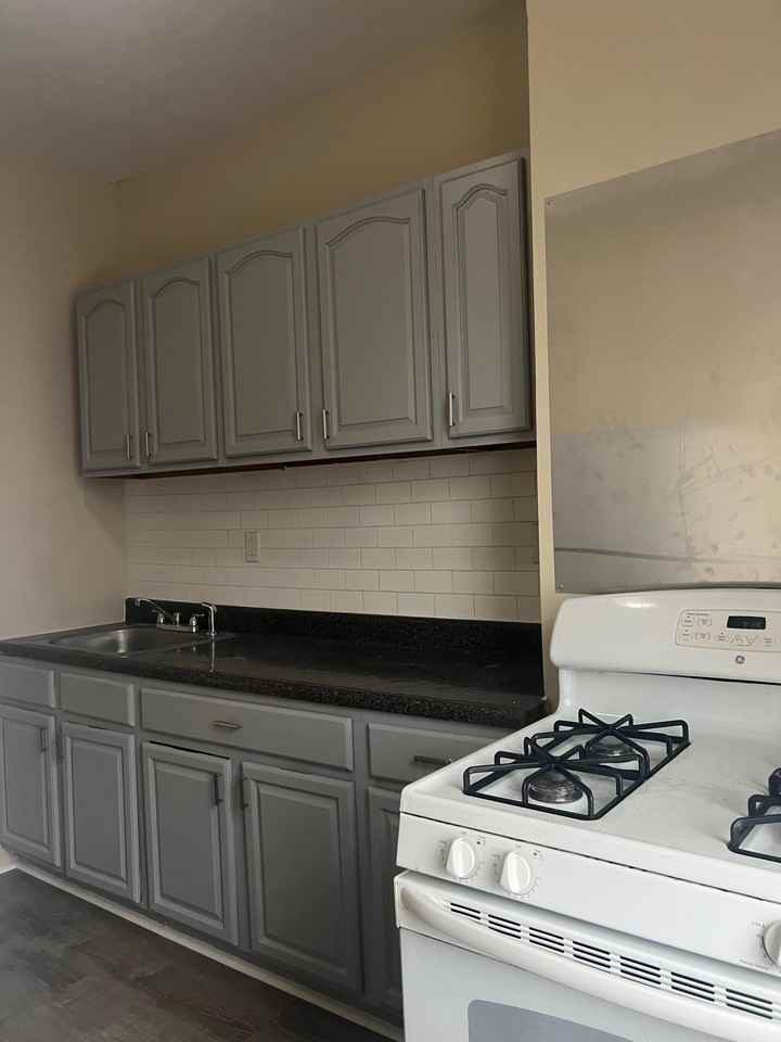 31 Carlton Ave #5 - Photo 3 of 16