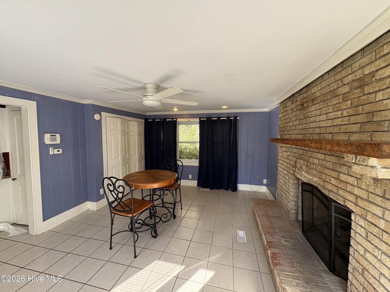 1404 Mcarthur Ave - Photo 3 of 18
