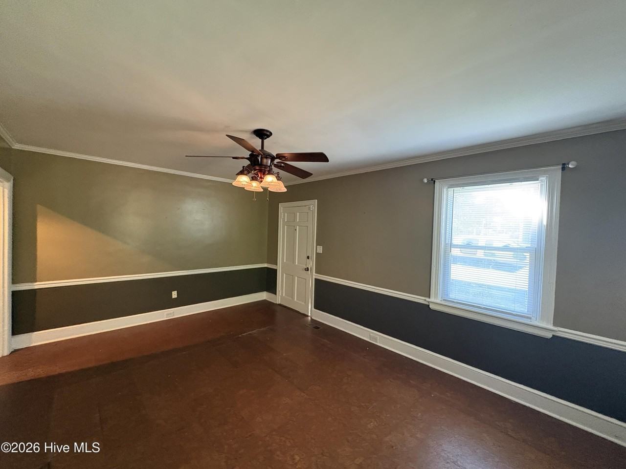 1404 Mcarthur Ave - Photo 6 of 18