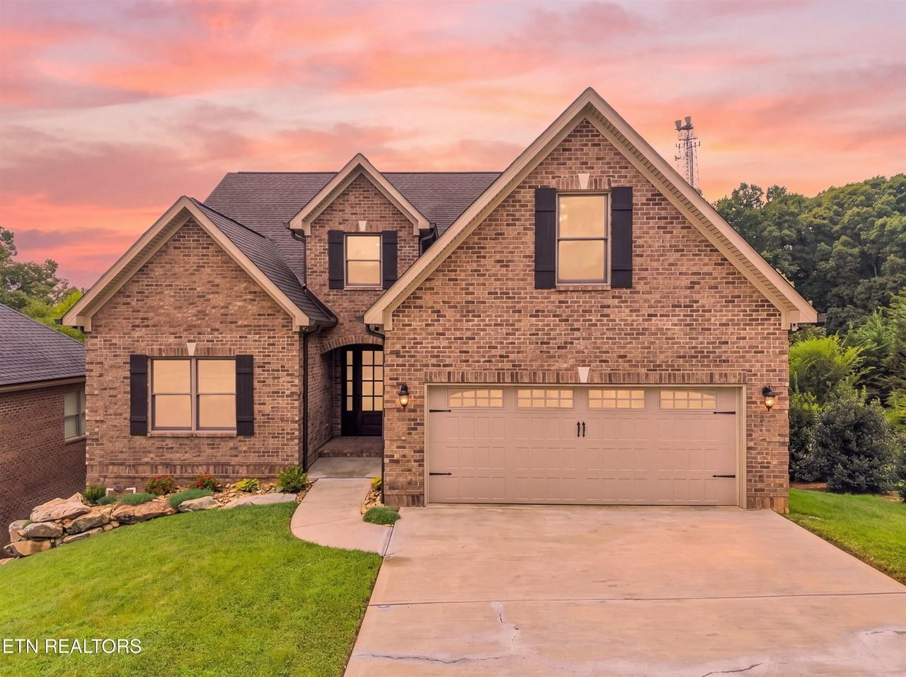 1833 Rockford Ln