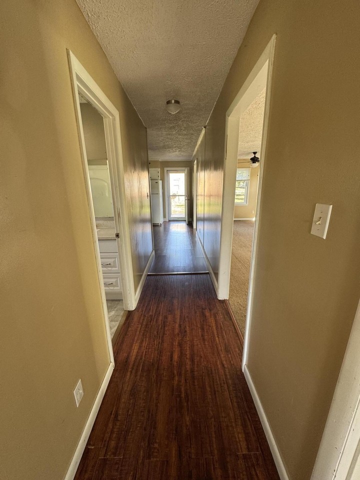 101 W Ruth Dr - Photo 4 of 10