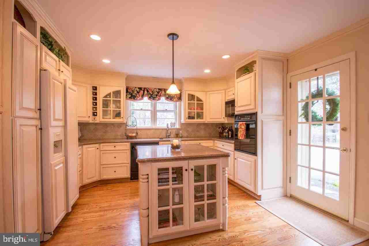 1921 Marsh Rd - Photo 6 of 27