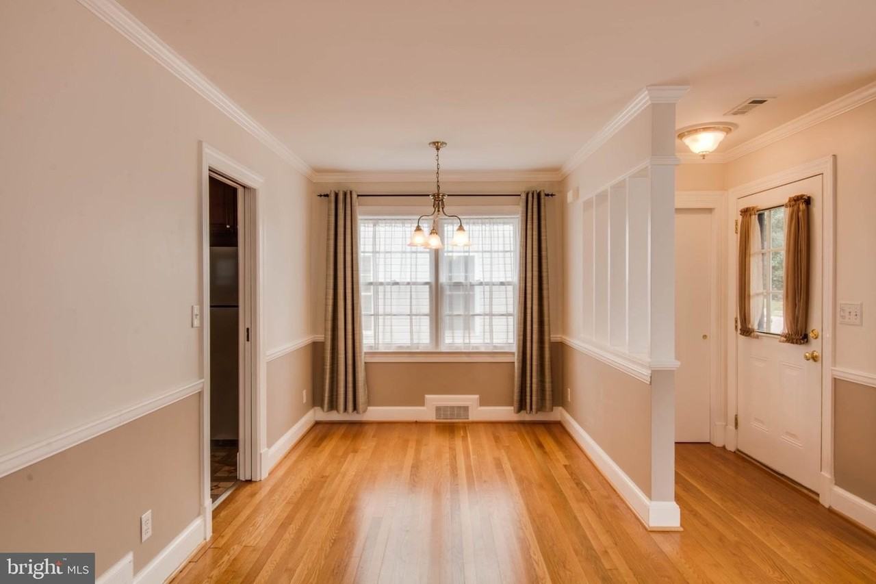 823 Moncure St - Photo 4 of 27