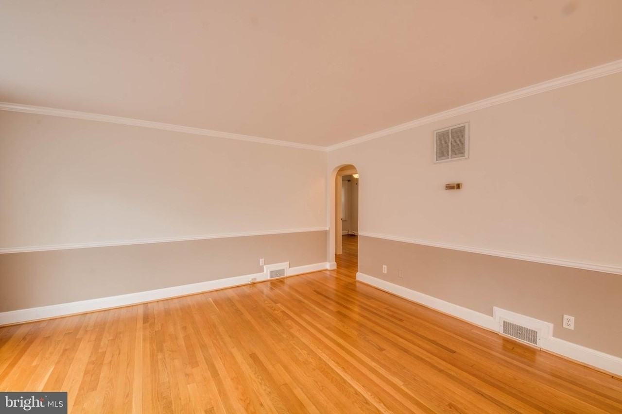 823 Moncure St - Photo 5 of 27