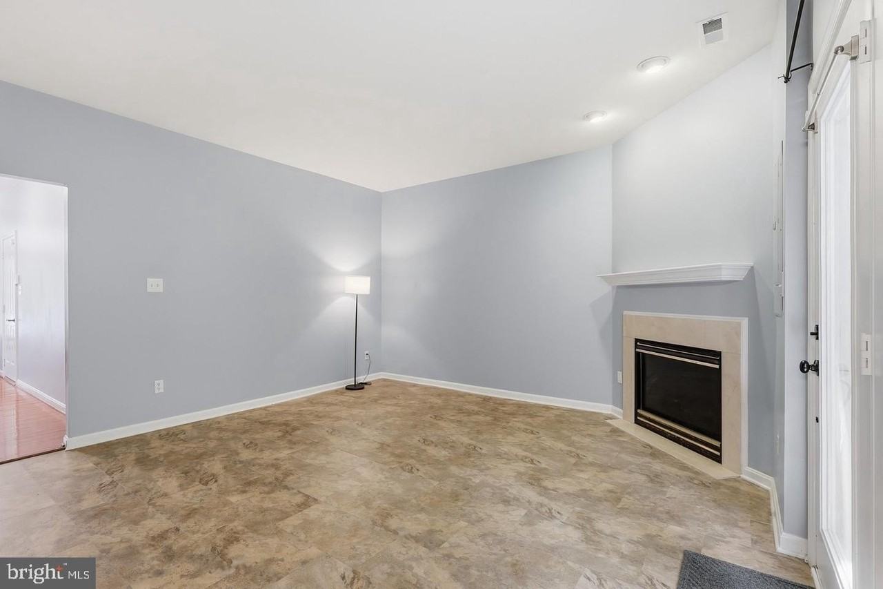 13002 Park Crescent Cir - Photo 5 of 29