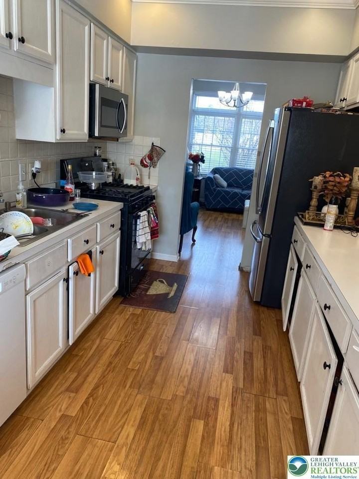 1657 Harding Cir - Photo 2 of 16