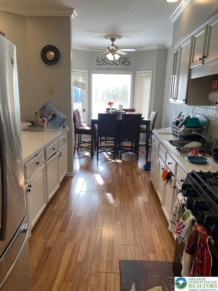 1657 Harding Cir - Photo 3 of 16