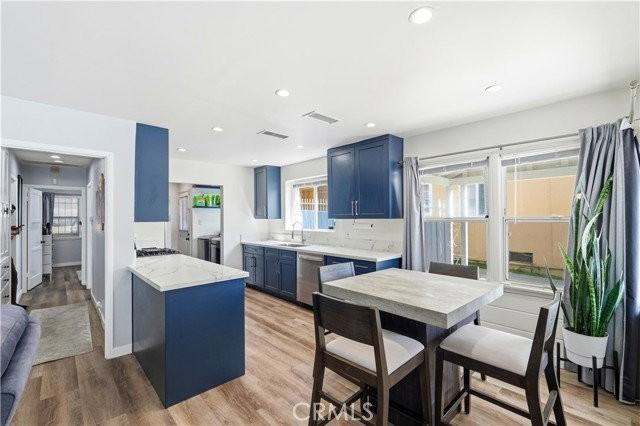 711 Stepney St - Photo 5 of 8