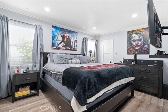 711 Stepney St - Photo 6 of 8