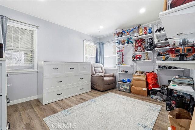 711 Stepney St - Photo 7 of 8
