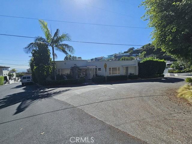 1599 Sunset Plaza Dr - Photo 3 of 8