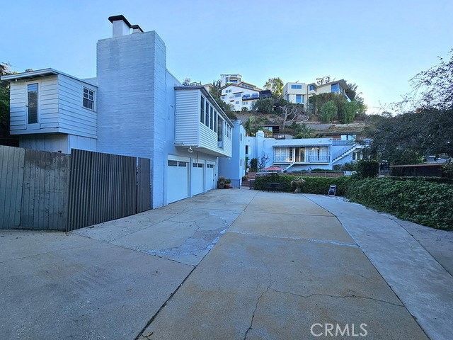 1599 Sunset Plaza Dr - Photo 5 of 8