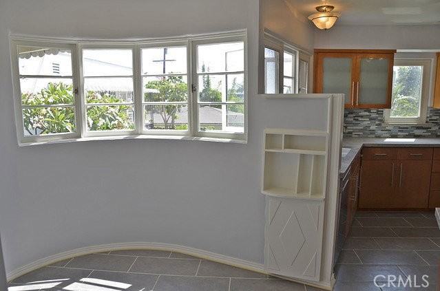 1599 Sunset Plaza Dr - Photo 6 of 8
