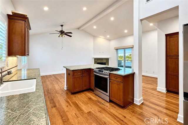 2516 Gates Ave - Photo 4 of 7