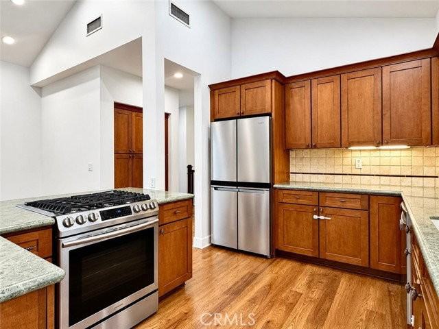 2516 Gates Ave - Photo 5 of 7