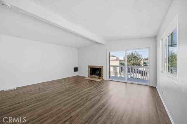 814 3rd St - Photo 5 of 8