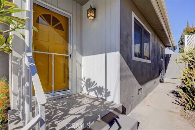 1913 Huntington Ln #B - Photo 2 of 8