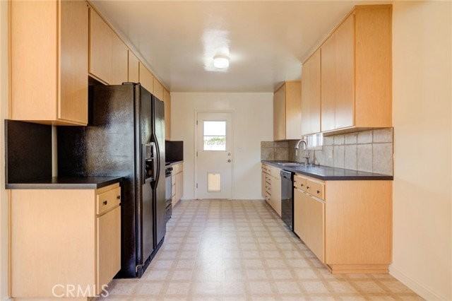 1913 Huntington Ln #B - Photo 3 of 8