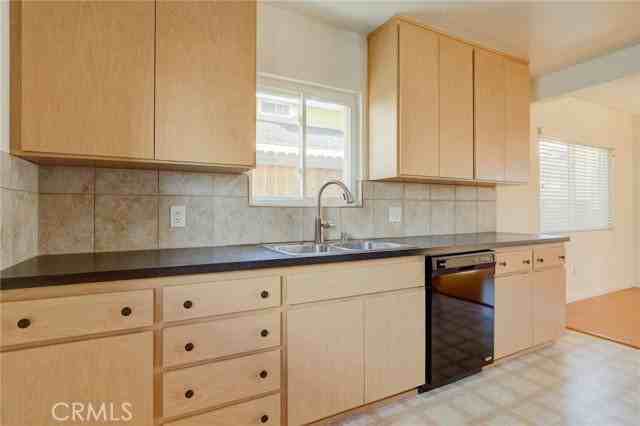 1913 Huntington Ln #B - Photo 4 of 8