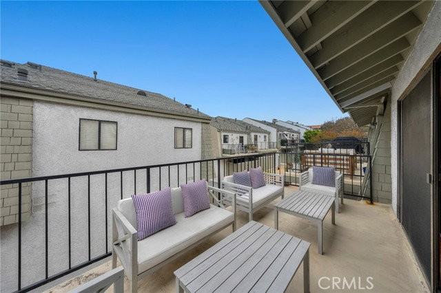 222 S Irena Ave - Photo 4 of 8