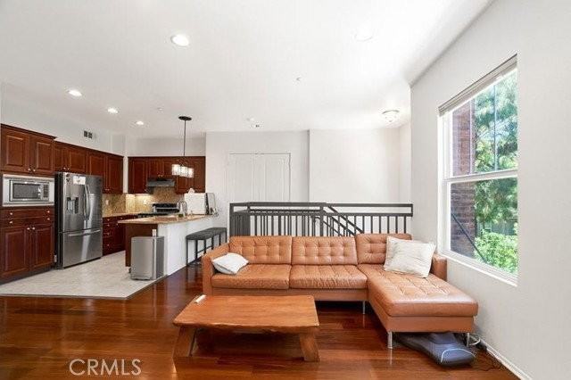 309 Metro Ct - Photo 4 of 8