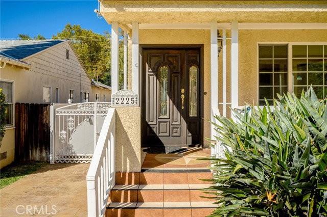 2225 E Glenoaks Blvd - Photo 3 of 8