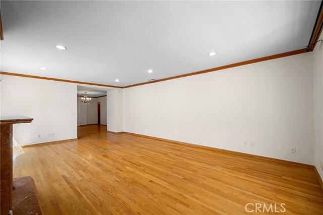 2225 E Glenoaks Blvd - Photo 5 of 8