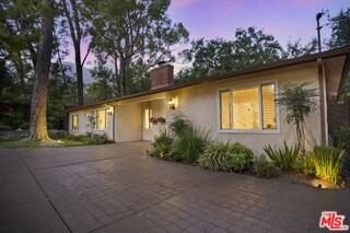2452 N Altadena Dr - Photo 2 of 8