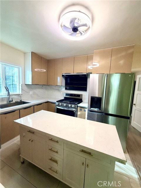 159 W Glendon Way #A - Photo 2 of 8