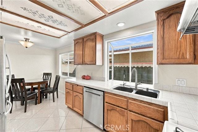 1223 Galemont Ave - Photo 3 of 8
