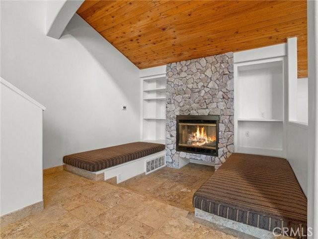 10827 Pacific View Dr - Photo 3 of 8