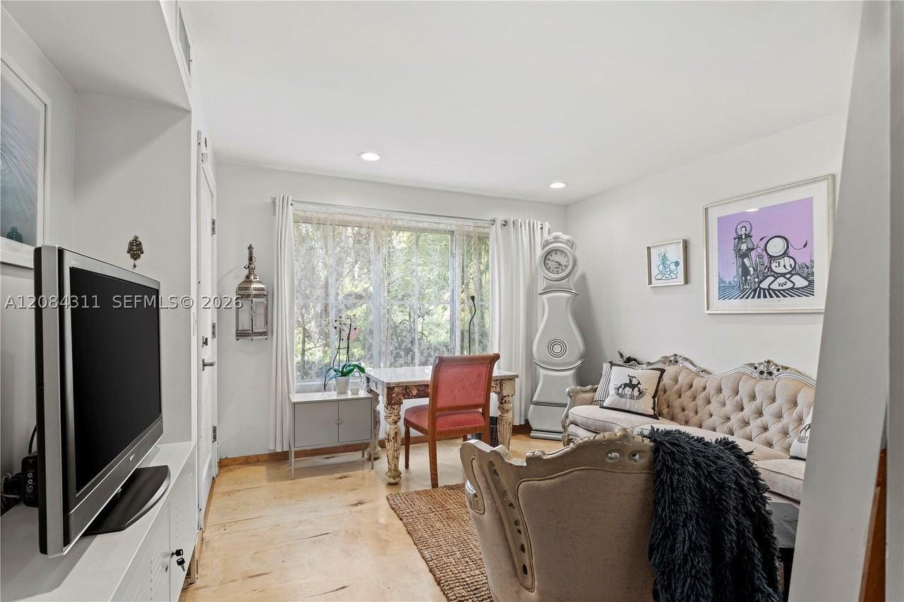 1360 Sw 14th St #1 - Photo 5 of 21