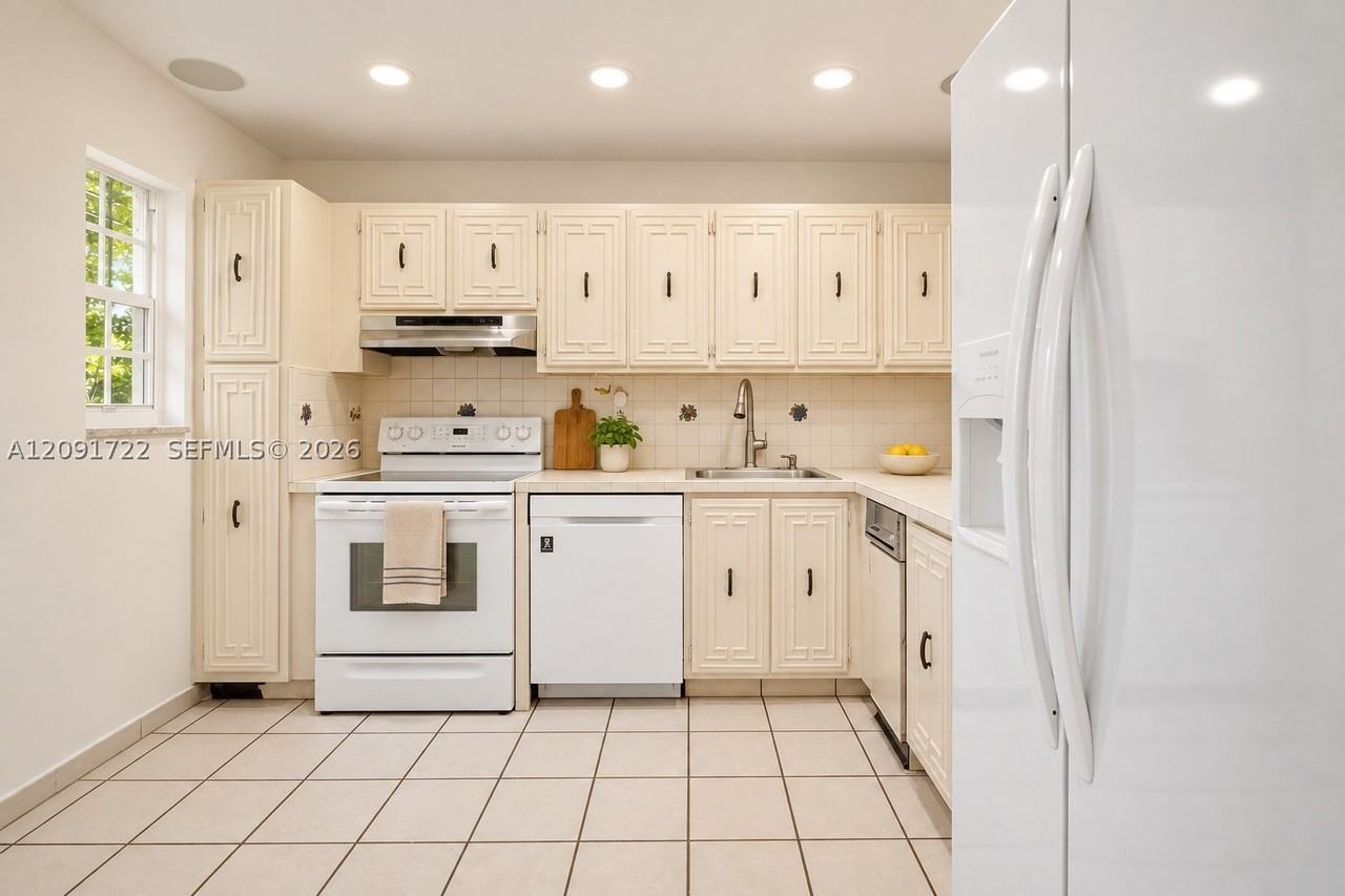 17086 Nw 55th Ave #0 - Photo 5 of 39