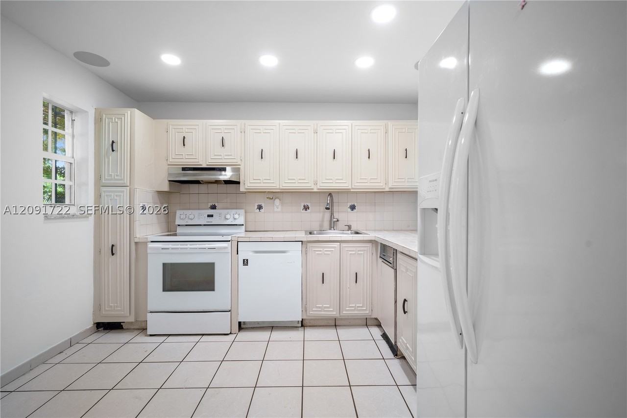 17086 Nw 55th Ave #0 - Photo 6 of 39