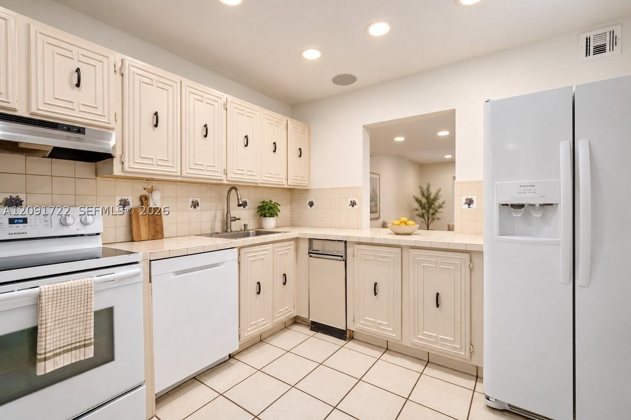 17086 Nw 55th Ave #0 - Photo 7 of 39