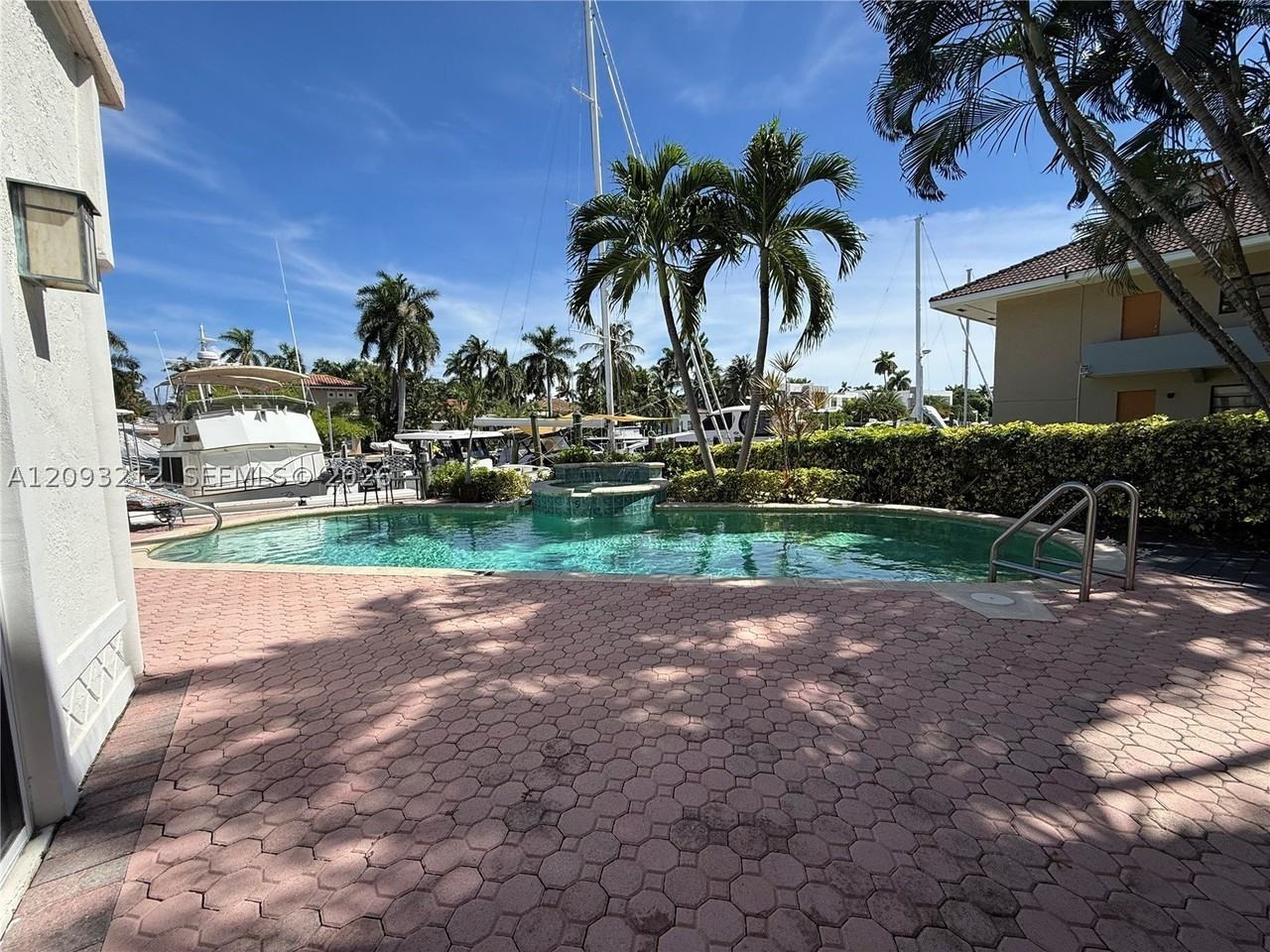 70 Isle Of Venice Dr #102 - Photo 4 of 21