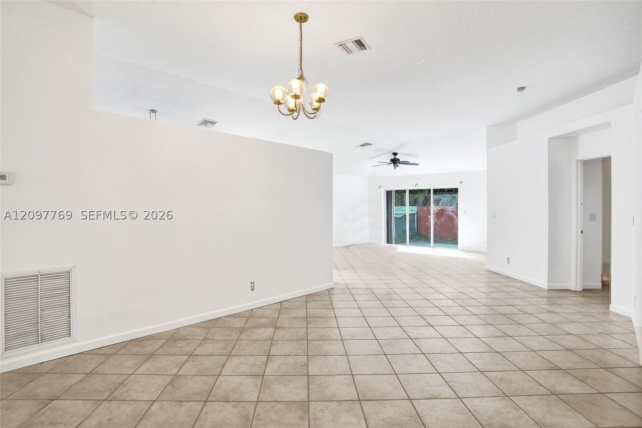 1014 Aspri Way - Photo 7 of 46