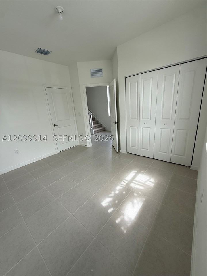 2597 Se 25th Dr - Photo 4 of 17