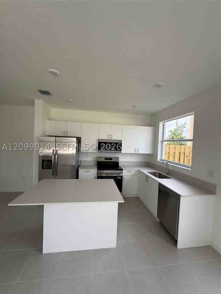 2597 Se 25th Dr - Photo 7 of 17