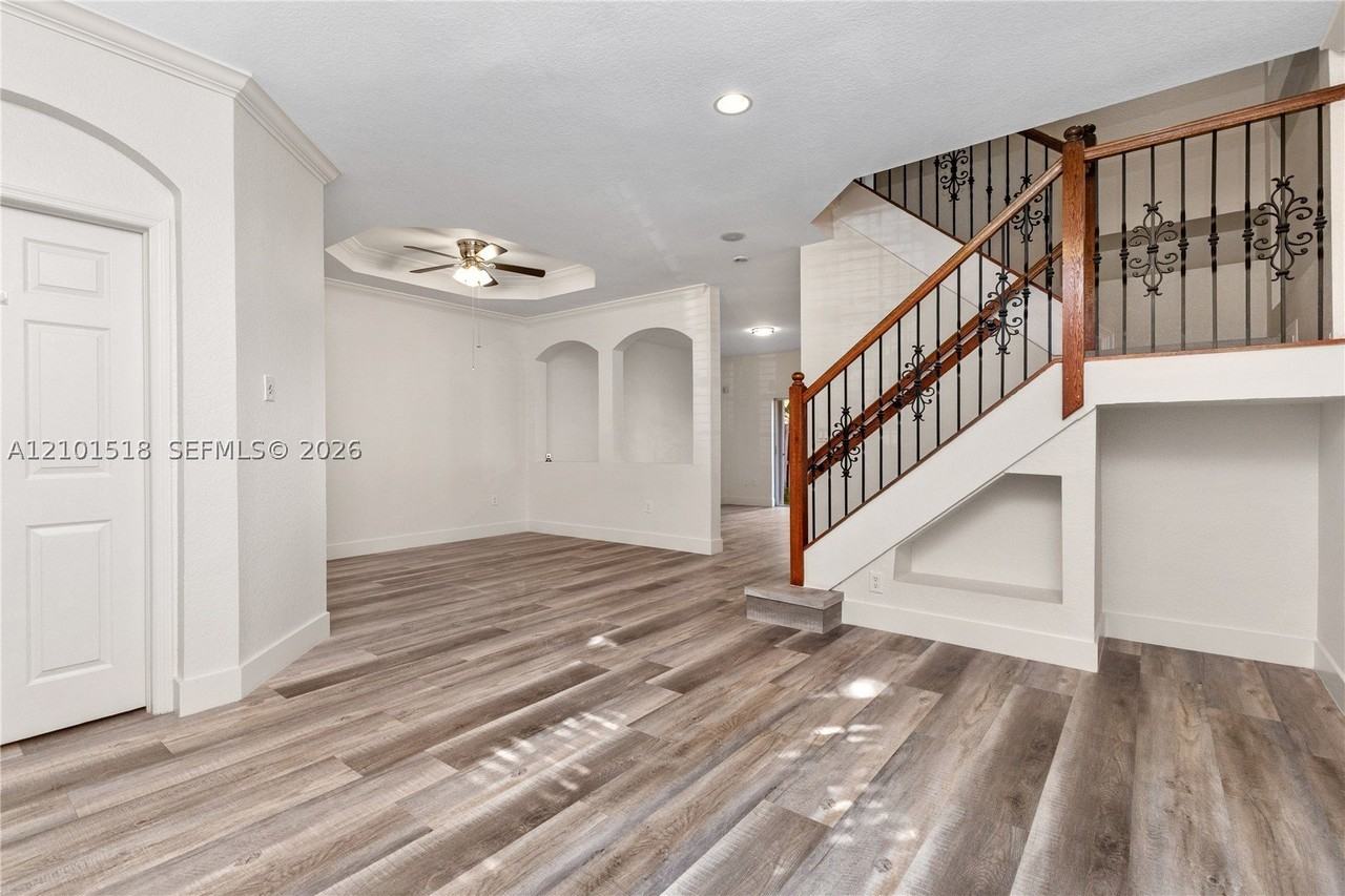 4939 Sw 136th Ave - Photo 5 of 43