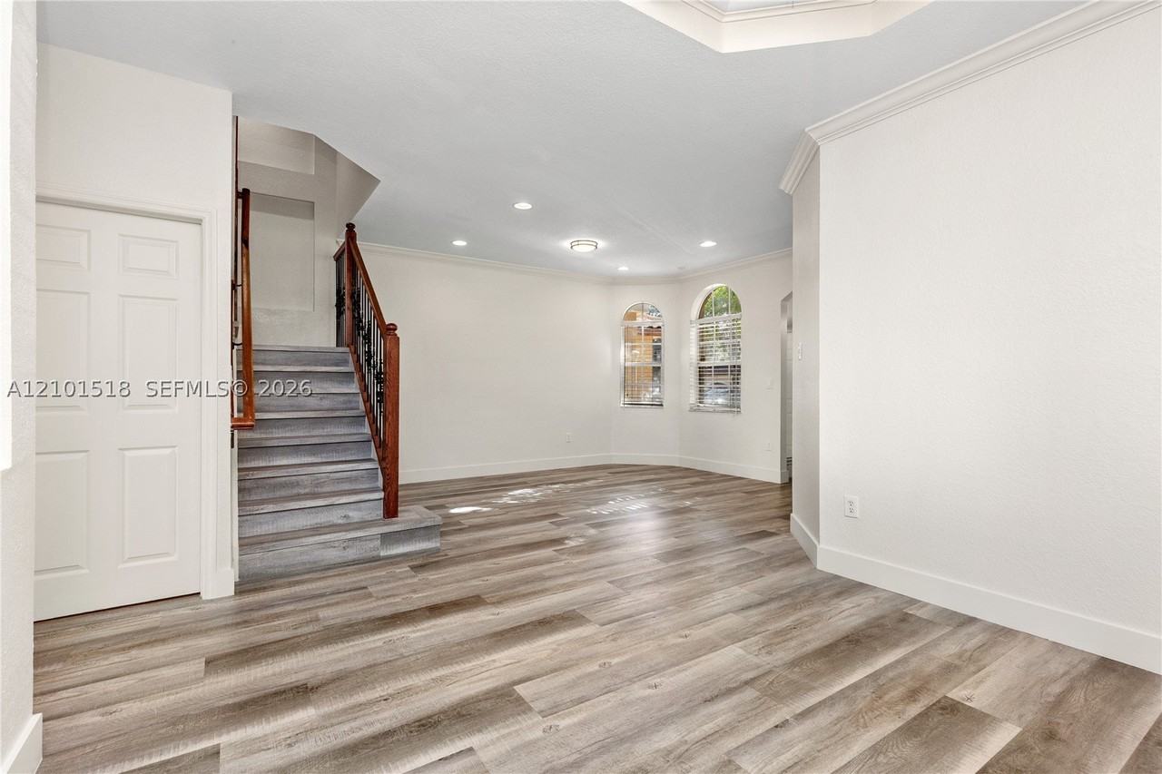 4939 Sw 136th Ave - Photo 7 of 43