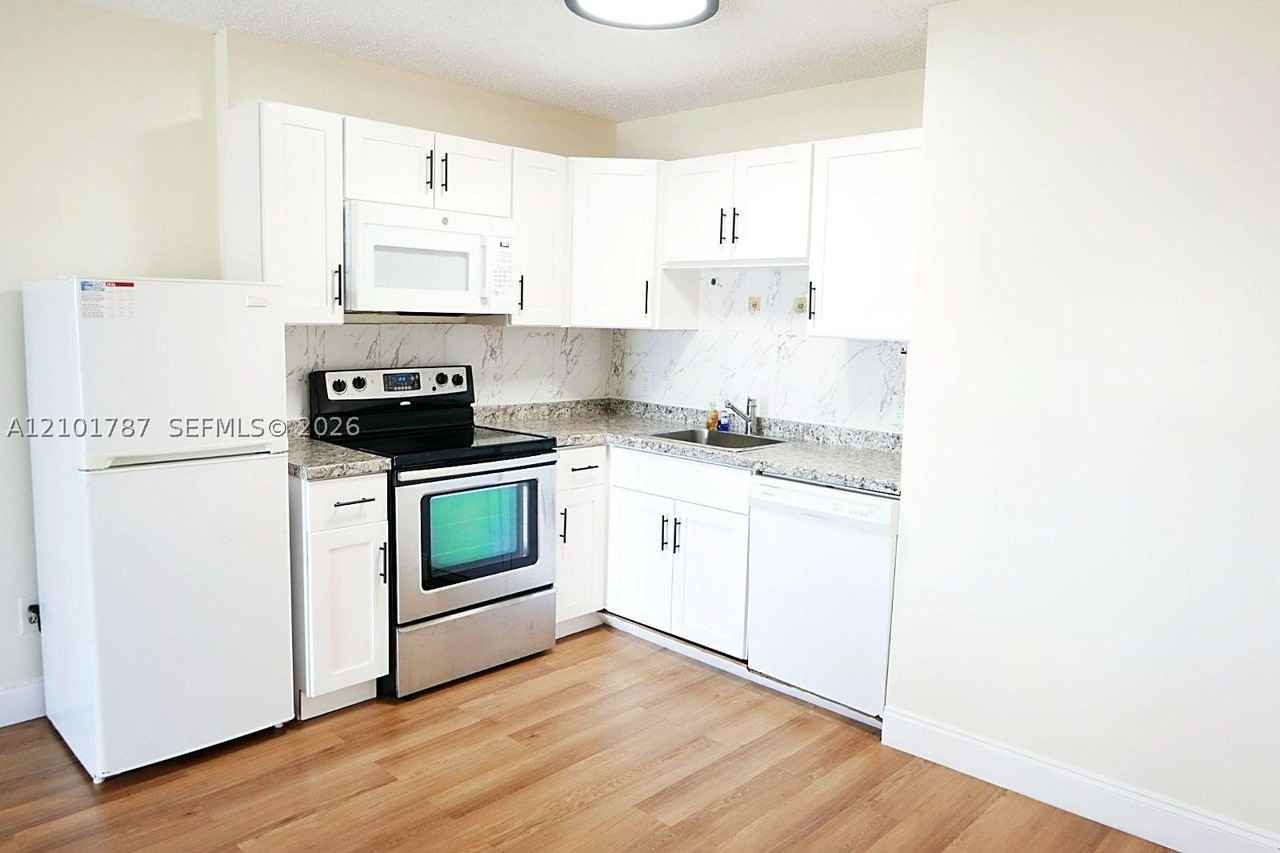 16410 Miami Dr #705 - Photo 6 of 26