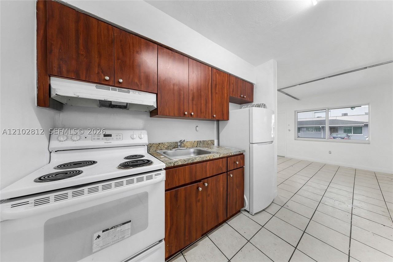 6226 Miramar Pkwy #8 - Photo 3 of 6