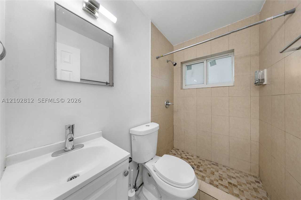 6226 Miramar Pkwy #8 - Photo 4 of 6
