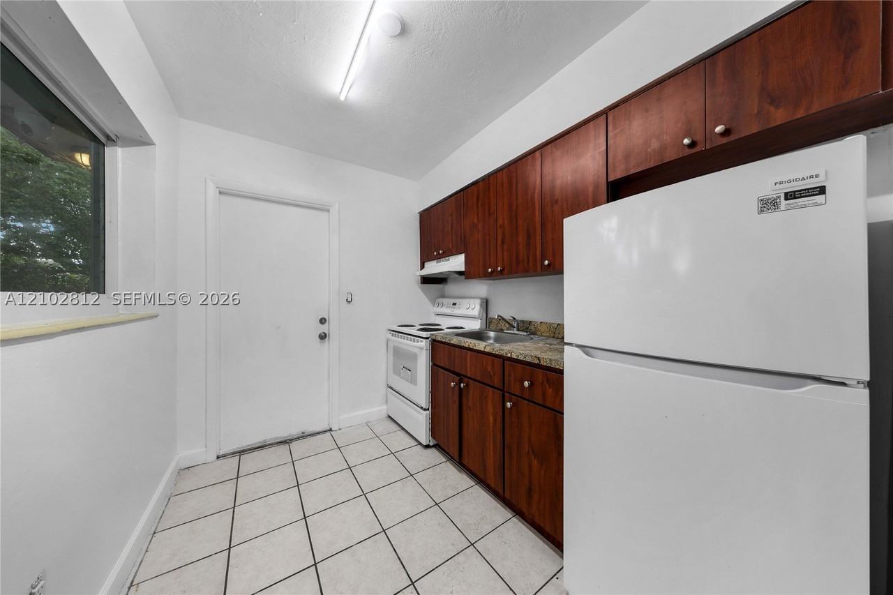 6226 Miramar Pkwy #8 - Photo 6 of 6